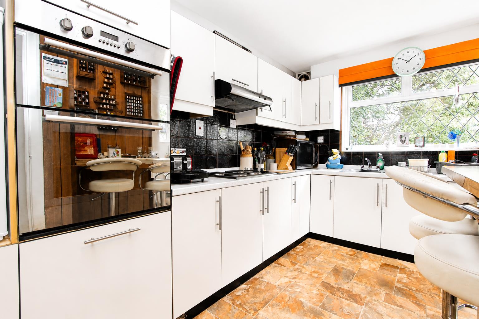 3 bed property in Waynflete Avenue, Croydon